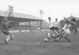 Tony Read keeps his goal intact