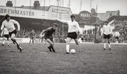 John Moore shows his forwards how the shoot