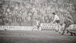 Don Givens shoots wide