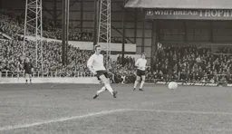 Mike Keen with a precision pass