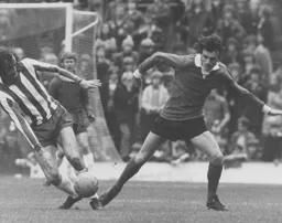 Jimmy Ryan in a midfield tussle