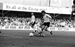 Peter Anderson tackled