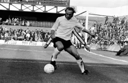 Rodney Fern shields the ball