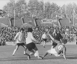 Vic Halom knocks the ball back to Alan Slough
