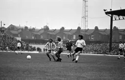 Peter Anderson beaten to the ball