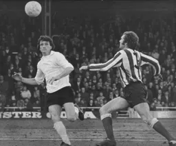 Jimmy Ryan has his eyes on the ball