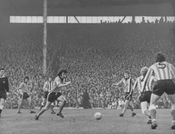 Peter Anderson tries to get the Luton attack moving