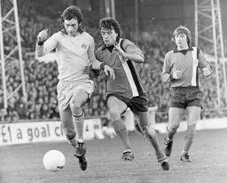 P757Jimmy Ryan tries to win the ball