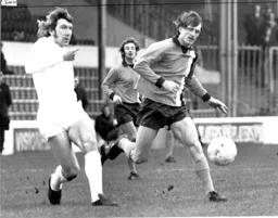 Jimmy Ryan attempts to close down a Millwall clearance