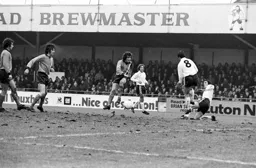 Peter Anderson lets fly
