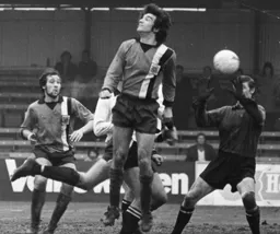 Peter Anderson sees a cross go over his head