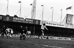Peter Anderson gets in a header