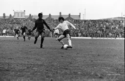 Peter Anderson has his defender on toast