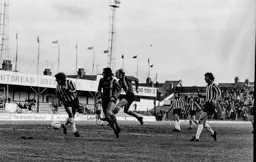 Rodney Fern goes for goal