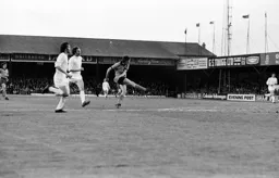 Jimmy Ryan shoots