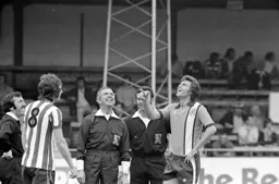 Bobby Thomson tosses the coin with Southampton’s Mick Channon