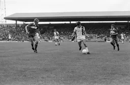 Peter Anderson looks to cross