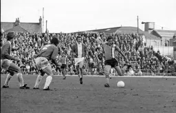 Bobby Thomson gets his cross in