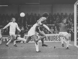 Peter Anderson gets in a cross