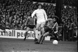 Peter Anderson swerves the defender