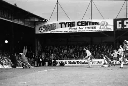 Jimmy Husband sees the ball fly over the Chelsea keeper
