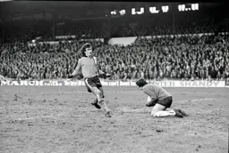 Peter Anderson pulls up short of the United keeper