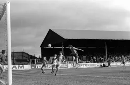 Peter Anderson with a free header