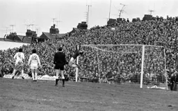Leeds Keeper pushes shot over the bar