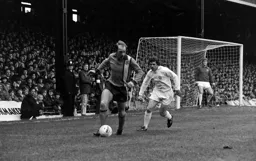 John Faulkner holds off Johnny Giles