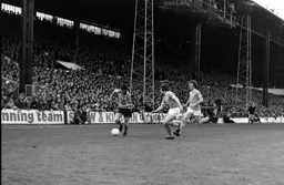 Jimmy Ryan outpaces Donachie and Marsh (1)
