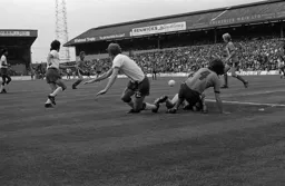 Andy King moves in to slot the ball home