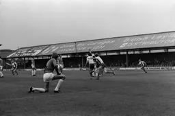 Peter Anderson celebrates Luton’s first goal