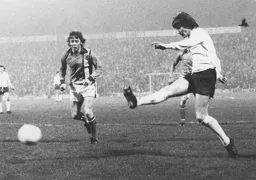 Andy King looks on as the ball is cleared