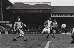 Andy King gets the ball across