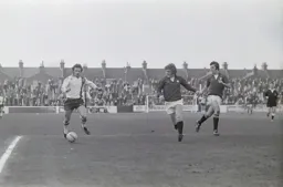 Jimmy Husband enters the Orient box