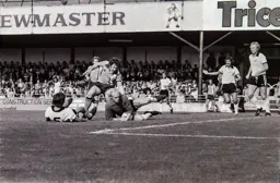 Dixie Deans second to the ball