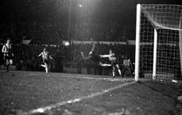 Camera dive from the United keeper