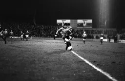 Phil Boersma gliding down the wing