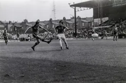 David Moss fires in the opener