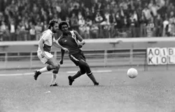 Ricky Hill sliding through a pass