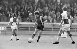 Mal Donaghy passing through midfield