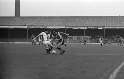 Bob Hatton going into the tackle