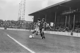 David Moss on his way past his marker