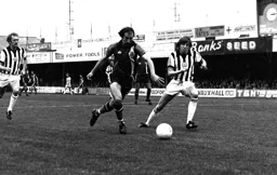 Bob Hatton sets himself for a shot