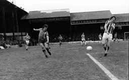 David Moss gets in a cross