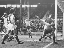 Alan West celebrating his goal