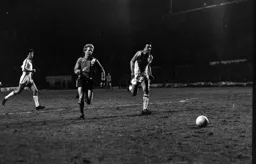 David Carr chases down the defender