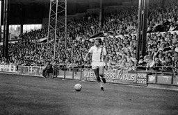 David Moss steaming down the wing