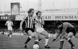 Bob Hatton makes an early challenge