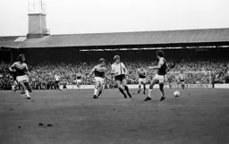 Alan West passes out to the wing